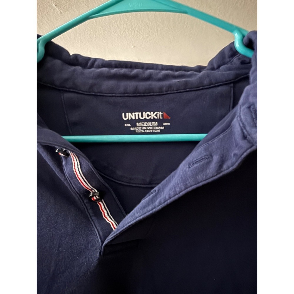 UNTUCKit Men's Medium  long-sleeve performance polo shirt navy blue - Picture 2 of 4